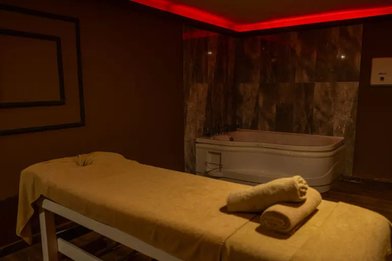 Spa &amp; Sauna Center (6/11)