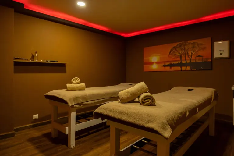 Spa &amp; Sauna Center (7/11)