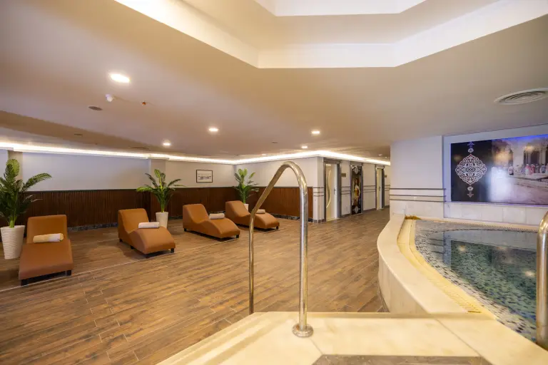 Spa &amp; Sauna Center (8/11)